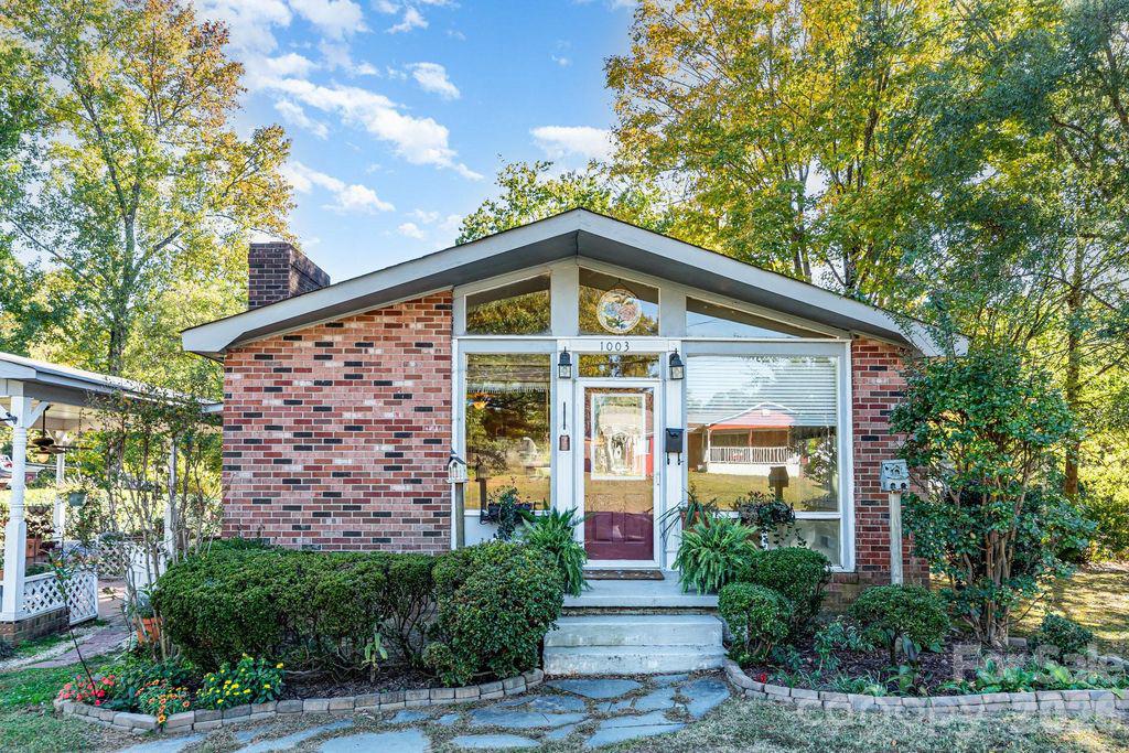 1003 Robinhood Lane - 1